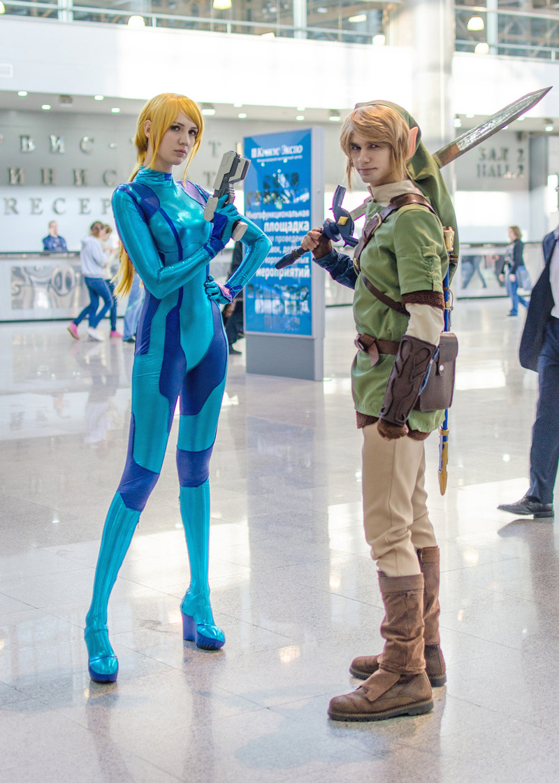 Illustration for article titled Samus and Link Walk Into a Cosplay Convention...